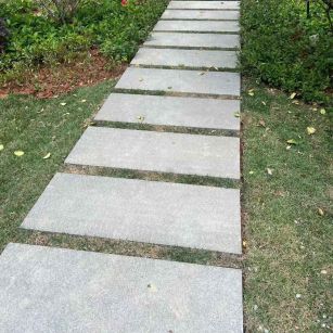 临汾 芝麻黑小区踏步、汀步石铺装效果