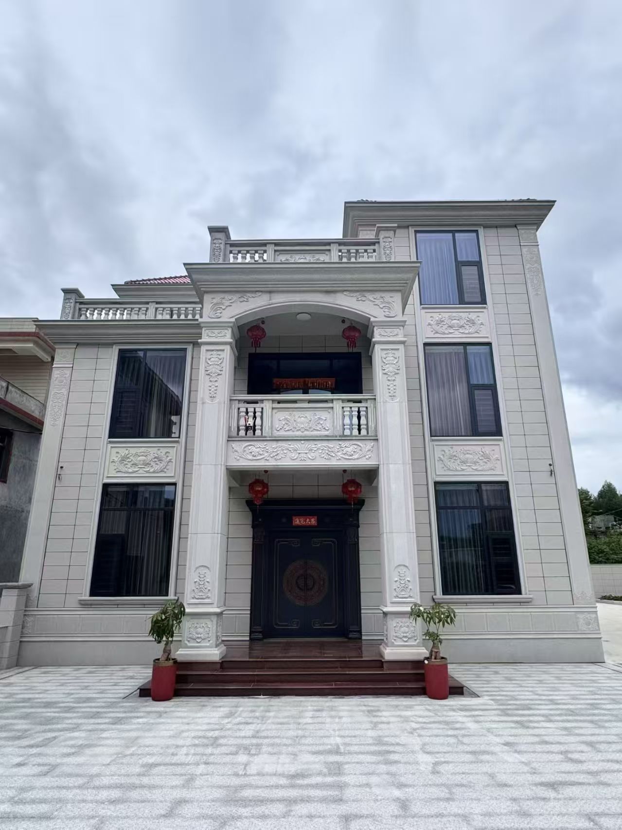 临汾 芝麻白石材别墅干挂案例展示