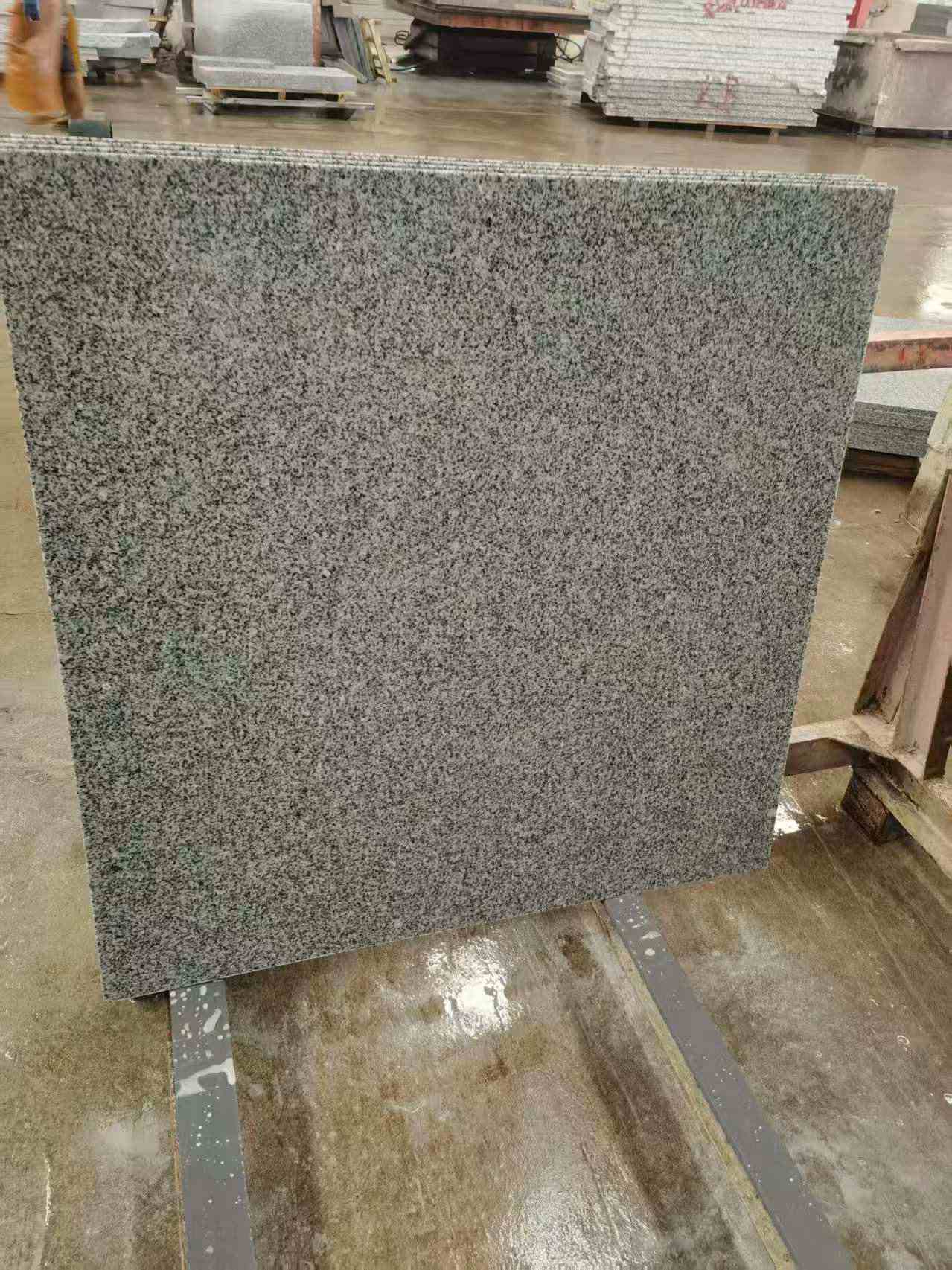 临汾 芝麻白光面900*900，高地铁标准