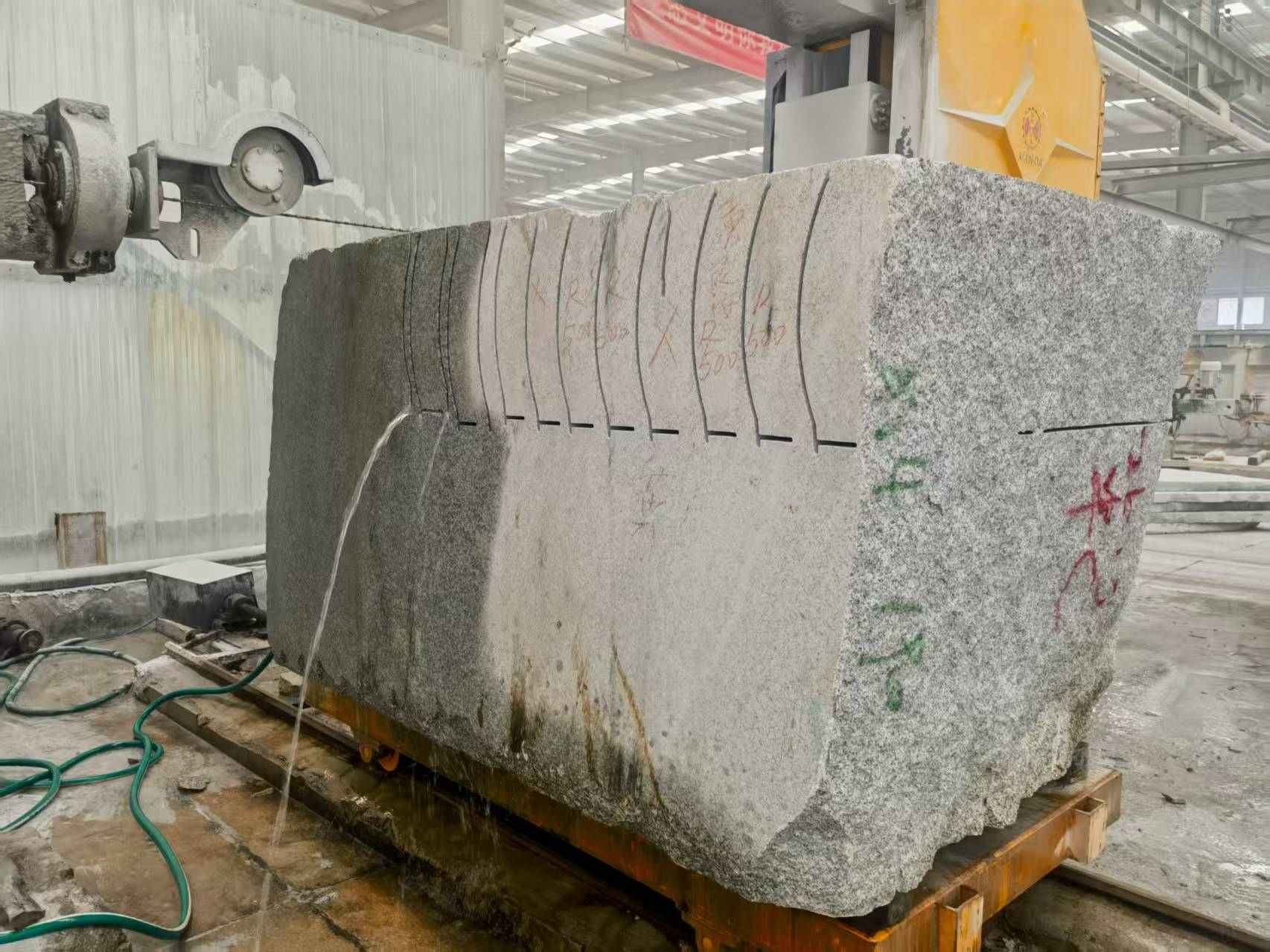 临汾 602，大花芙蓉白，绳锯加工弧形路沿石