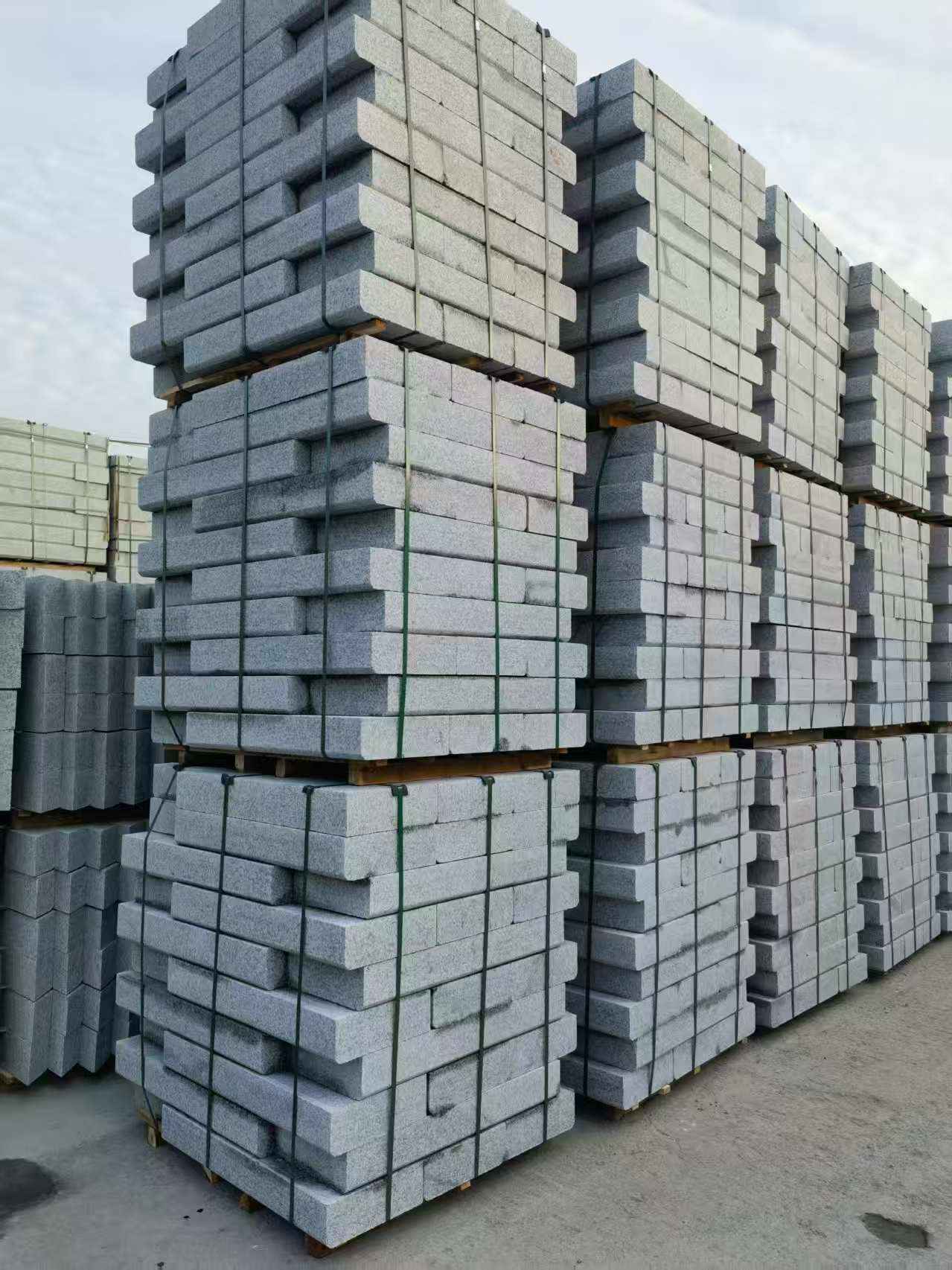 临汾 路沿石（路侧石），颜色一致，尺寸标准