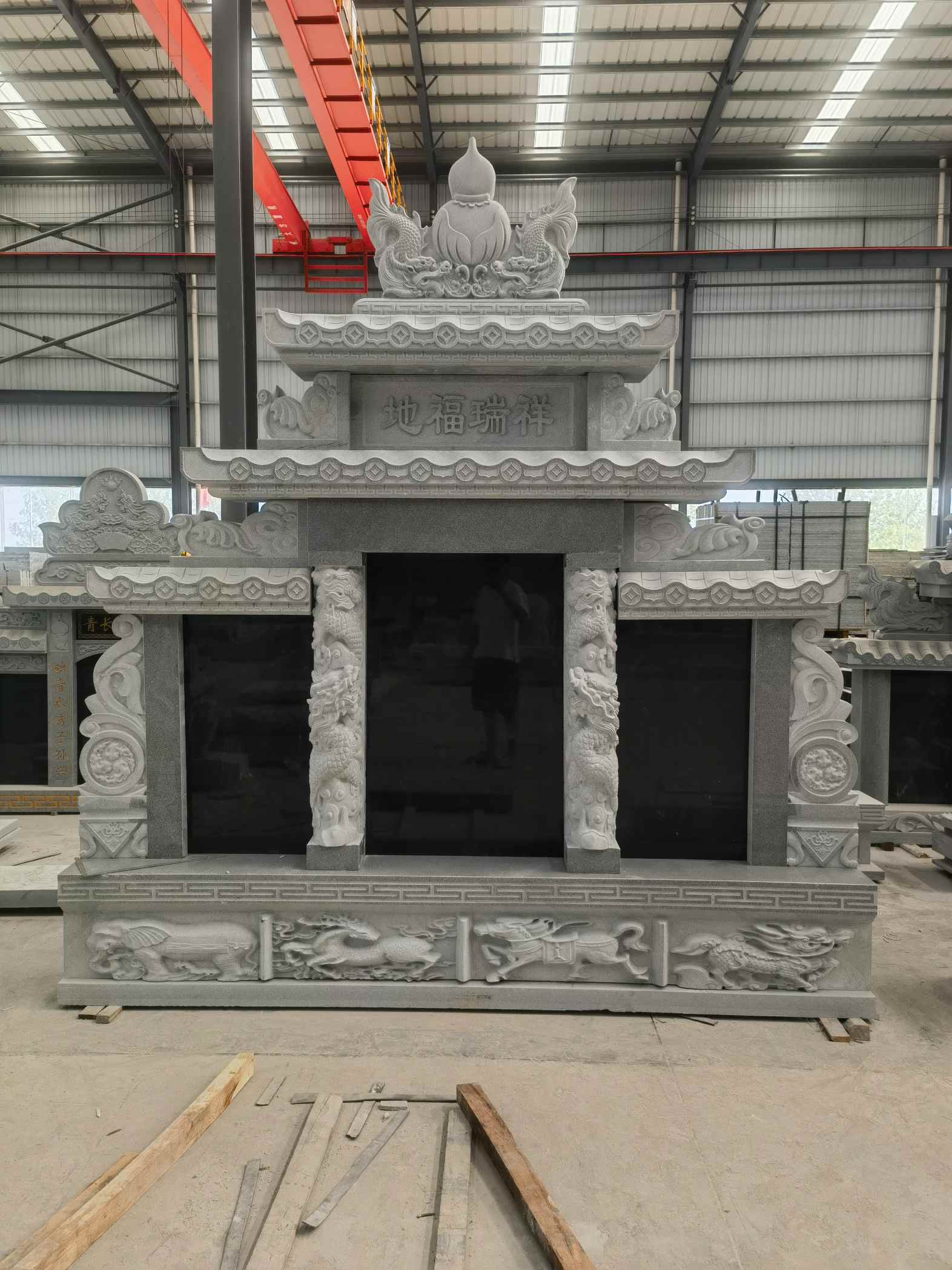 临汾 芝麻灰高档墓碑、土墓，一套也支持定做