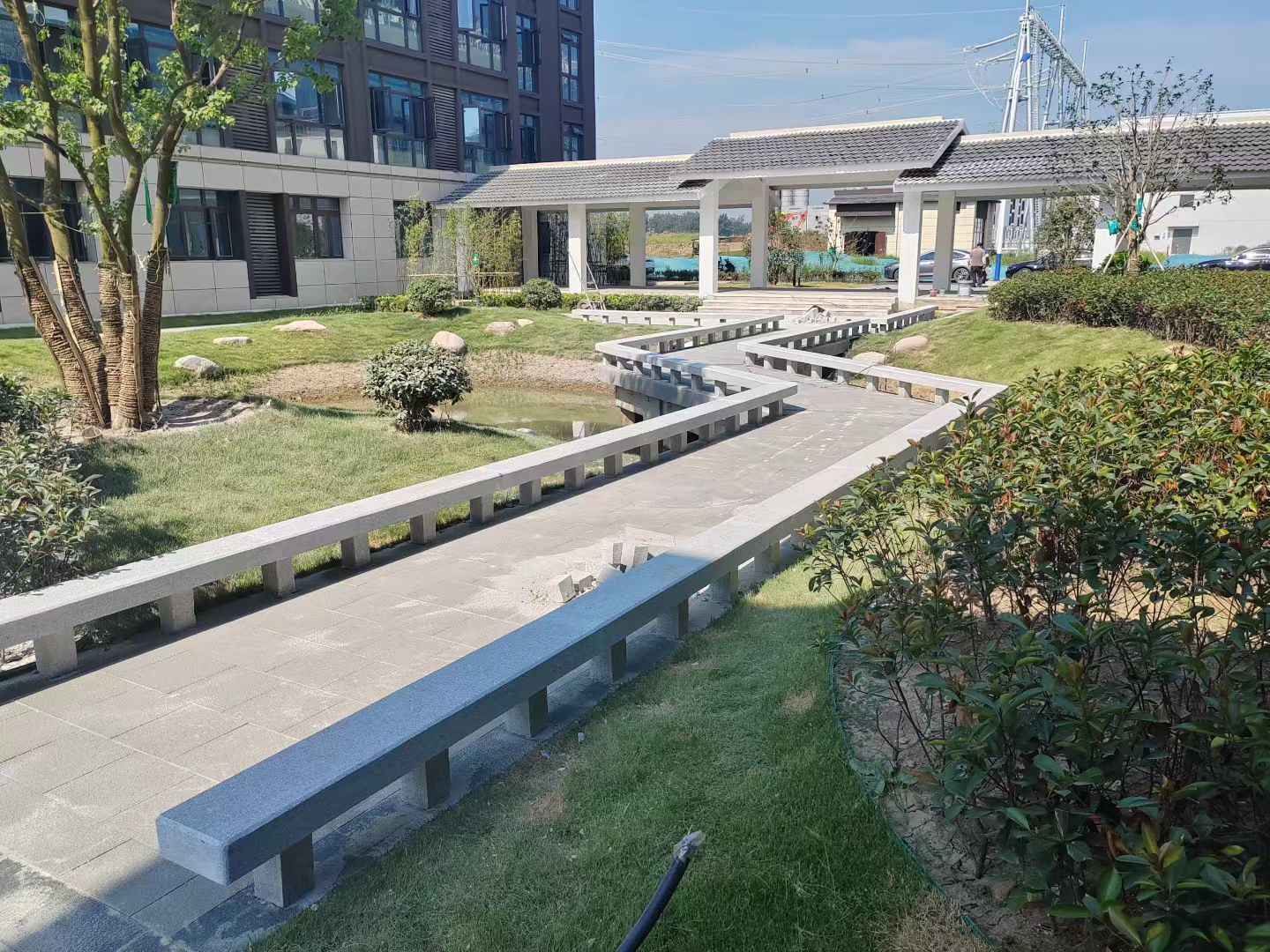 临汾 芝麻灰小区坐凳&栏杆安装效果