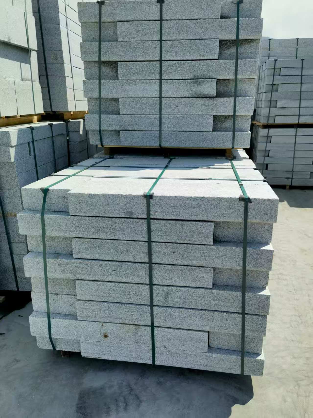 临汾 芙蓉白花岗岩路沿石、平石尺寸标准，色泽均匀