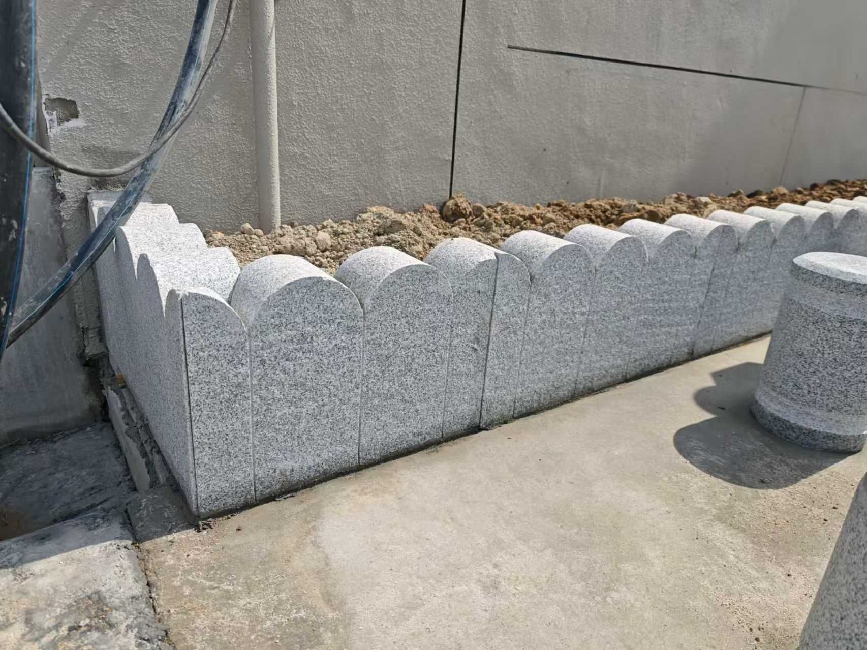 临汾 芝麻白花岗岩花边石铺装效果图